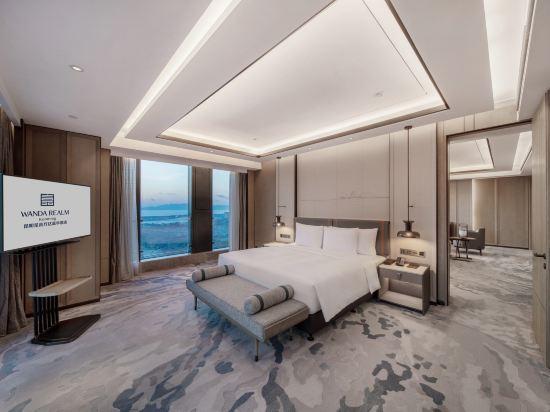 Executive, Suite