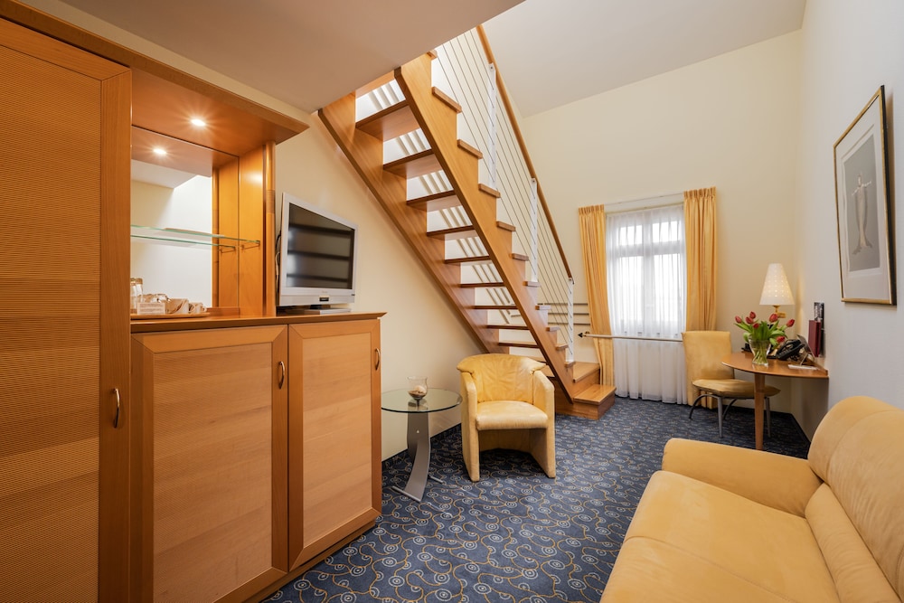 Gaia Hotel 40/75