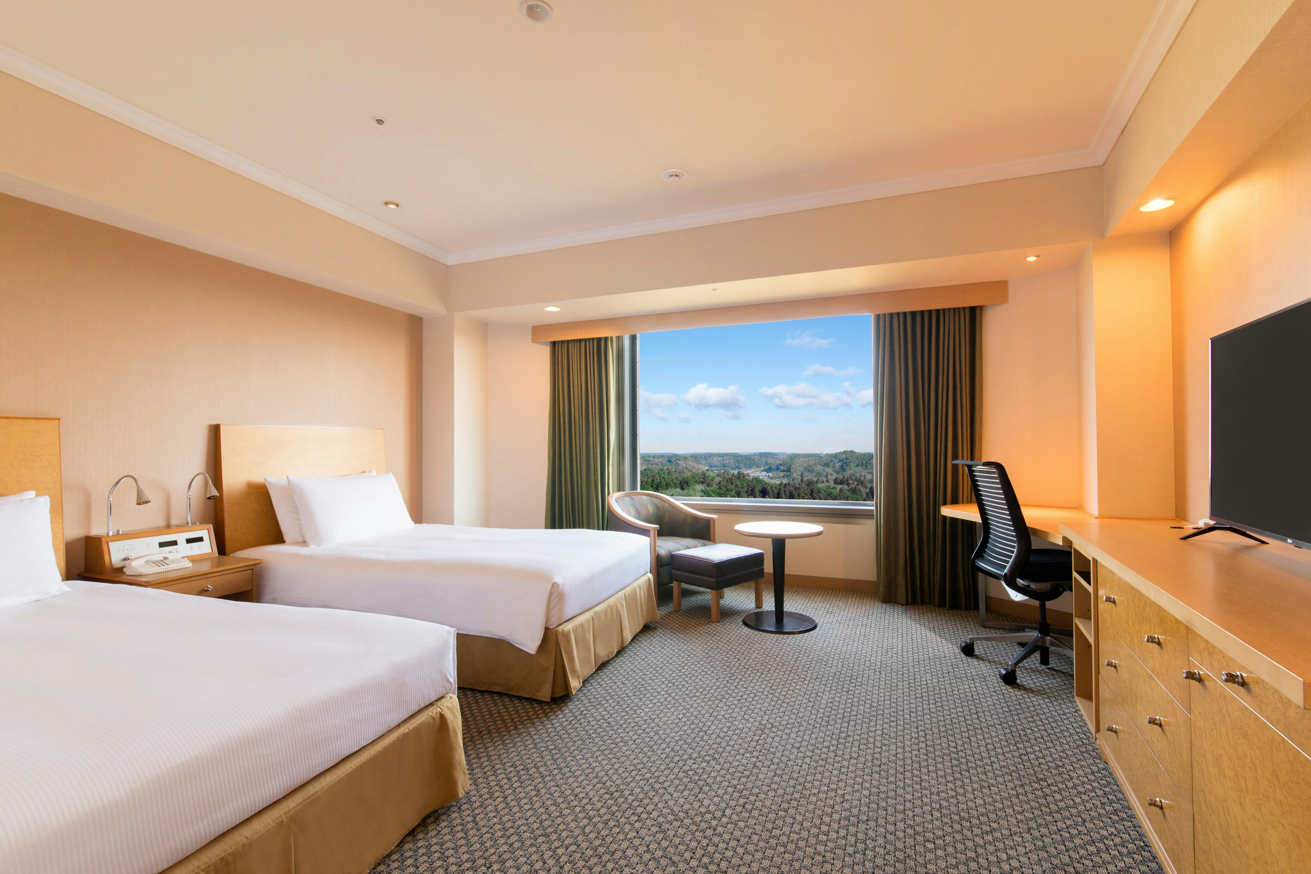 DELUXE, TWIN BEDS, HIGH FLOOR