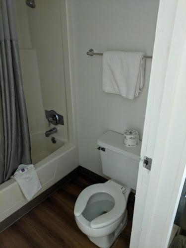 Travelodge by Wyndham Fayetteville 21/24