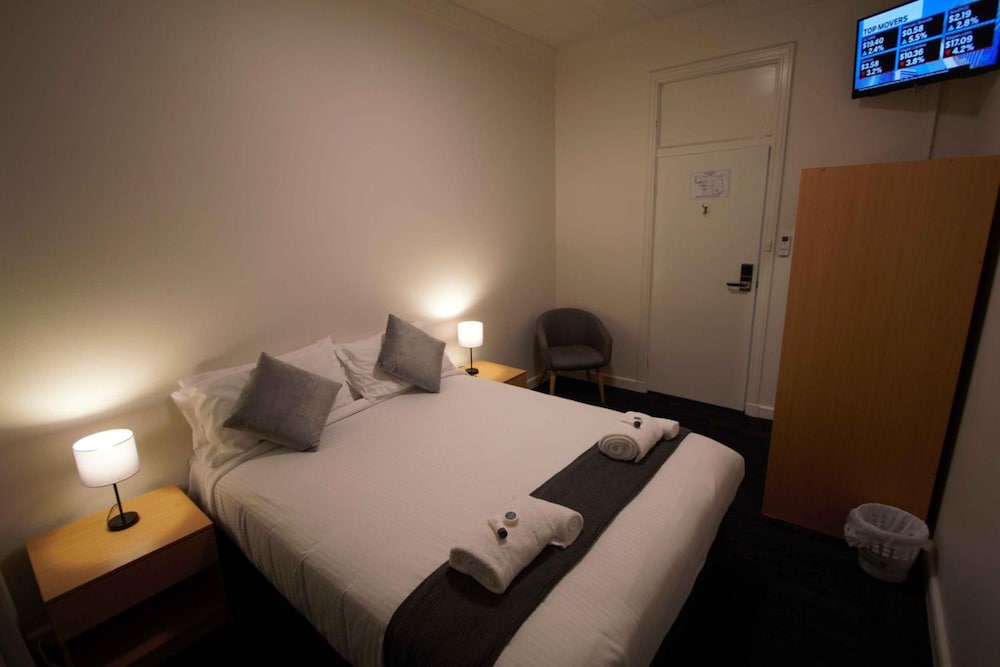 Sydney Junction Hotel 8/30