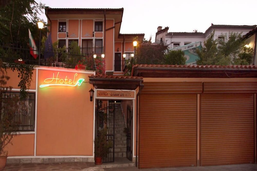 Alafrangite Hotel 5/33