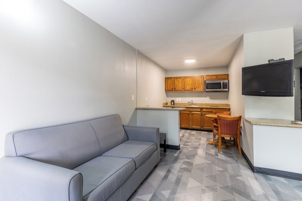 Freer Executive Inn and Studios by OYO 28/44