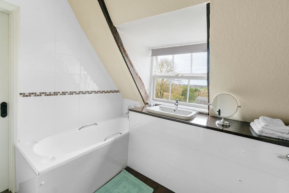 Ecton House 38/42