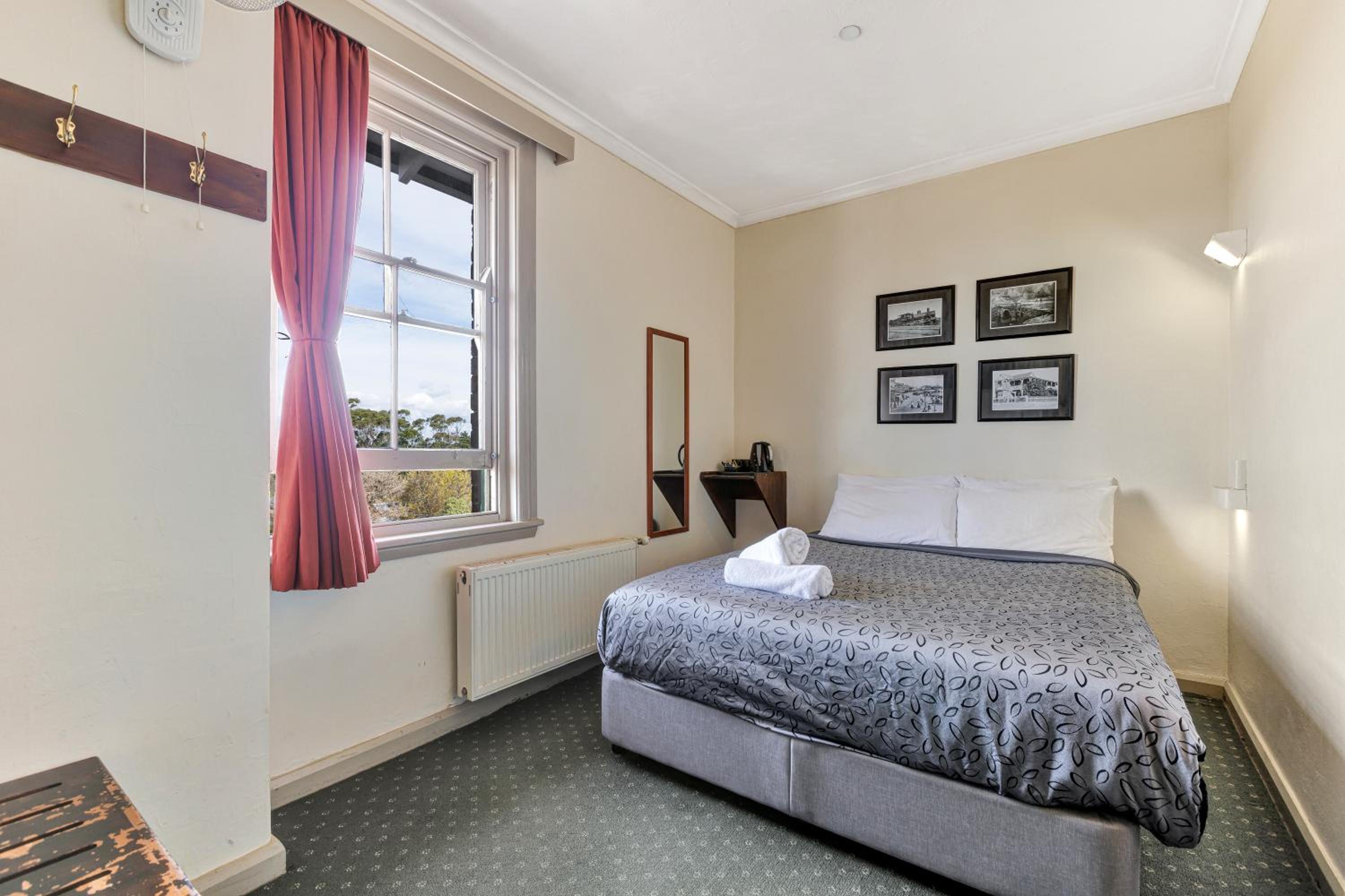 Queen Ensuite