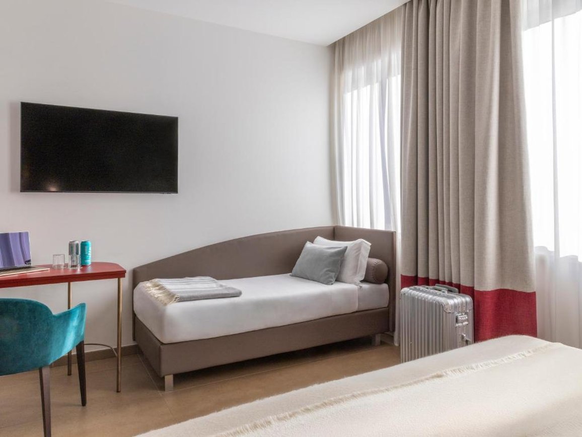 Adoro Hotel 19/72