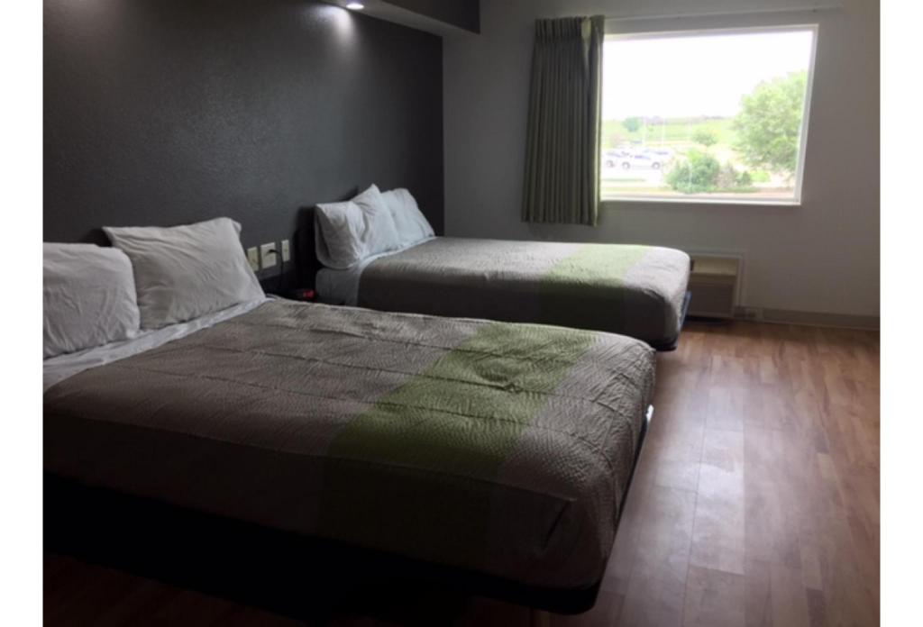 2 Full Beds Non-Smoking, Kitchen