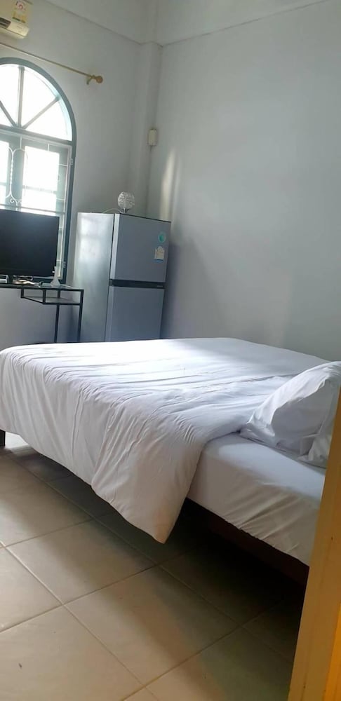 ASOKE MONTRI HOSTEL 11/50