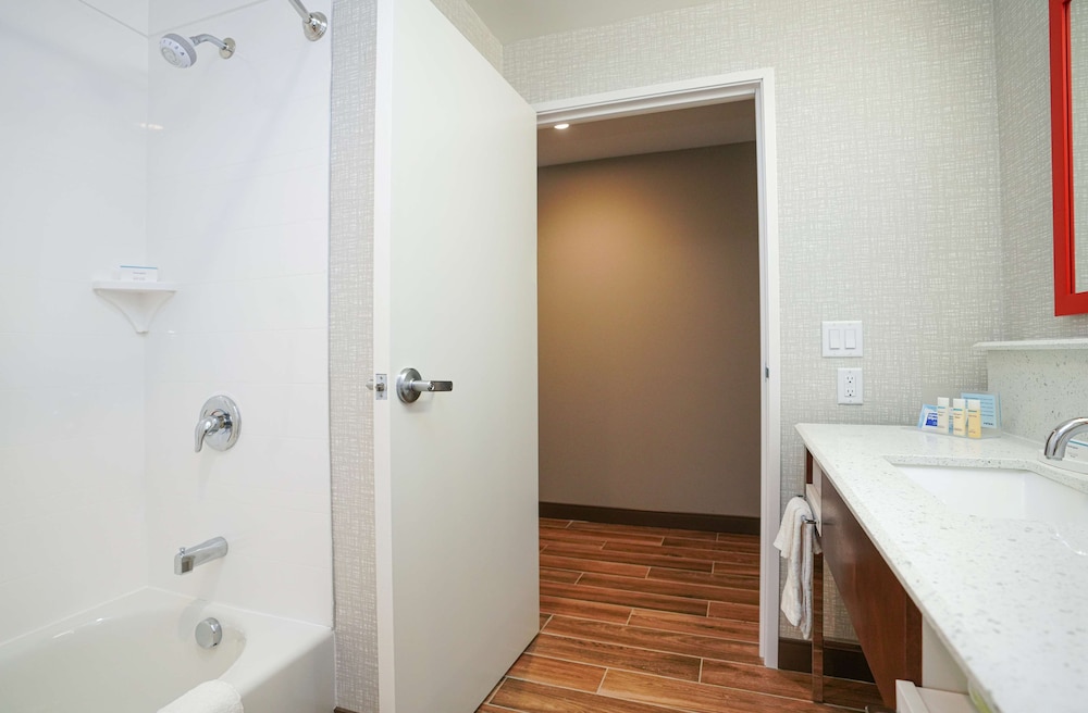 Hampton Inn Colorado Springs I-25 Central 16/35