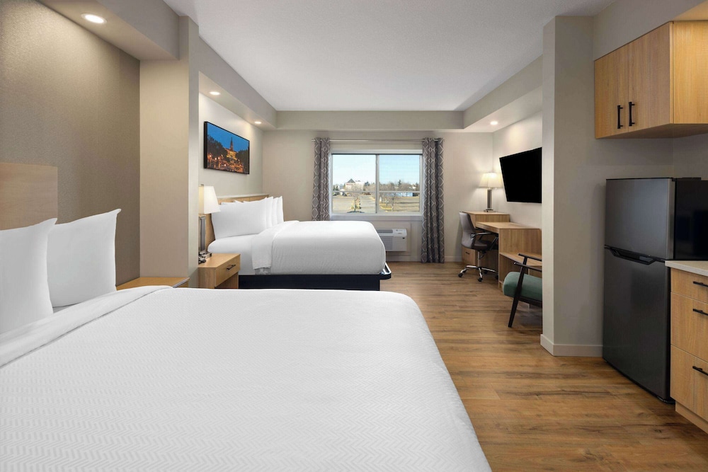 SUITE, MULTIPLE BEDS