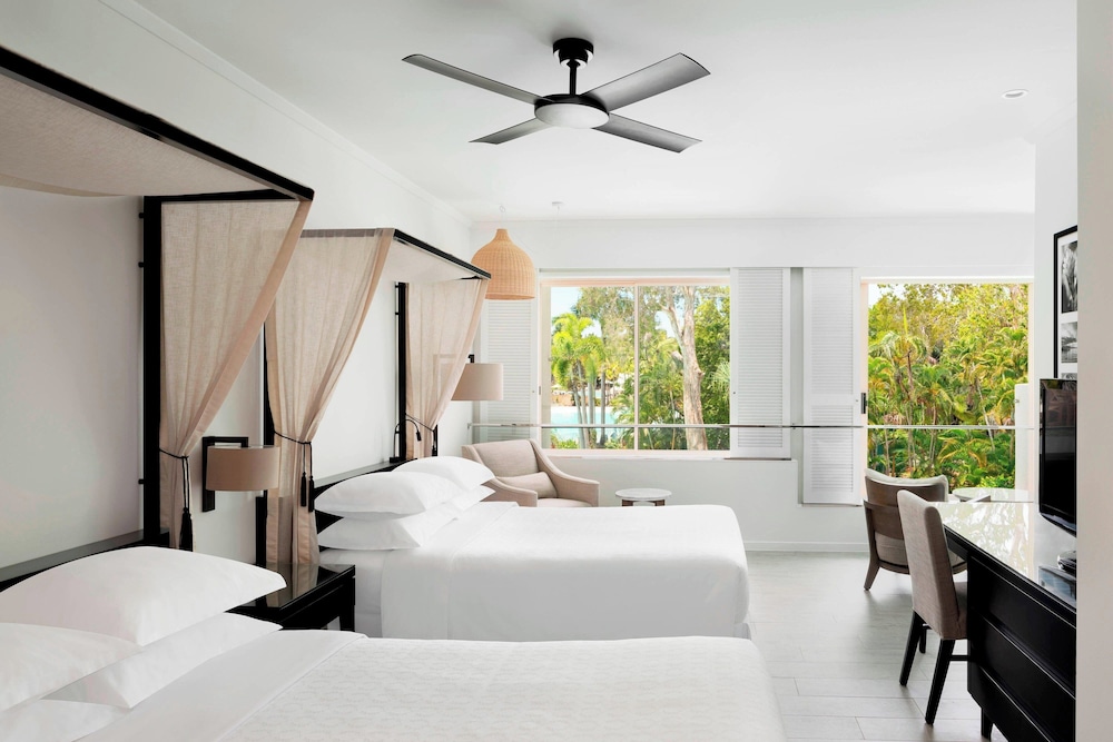 room, 2 double beds, lagoon view