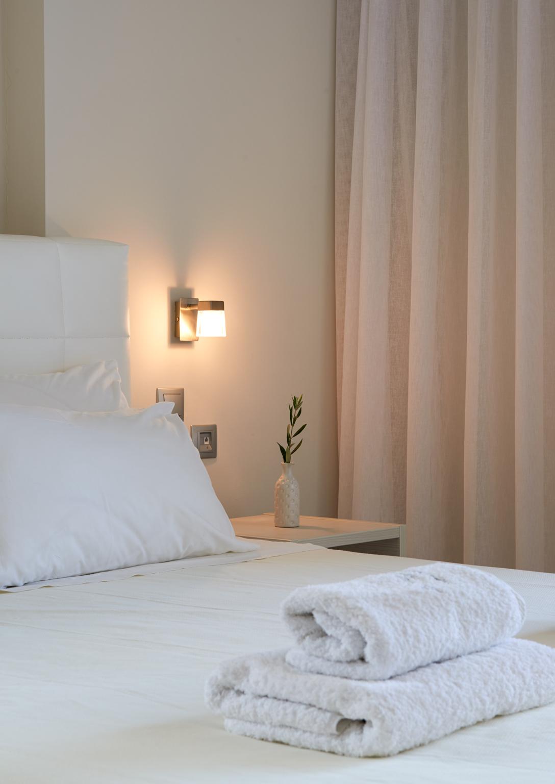 Room, Double or Twin Bed, Lateral Side Sea View