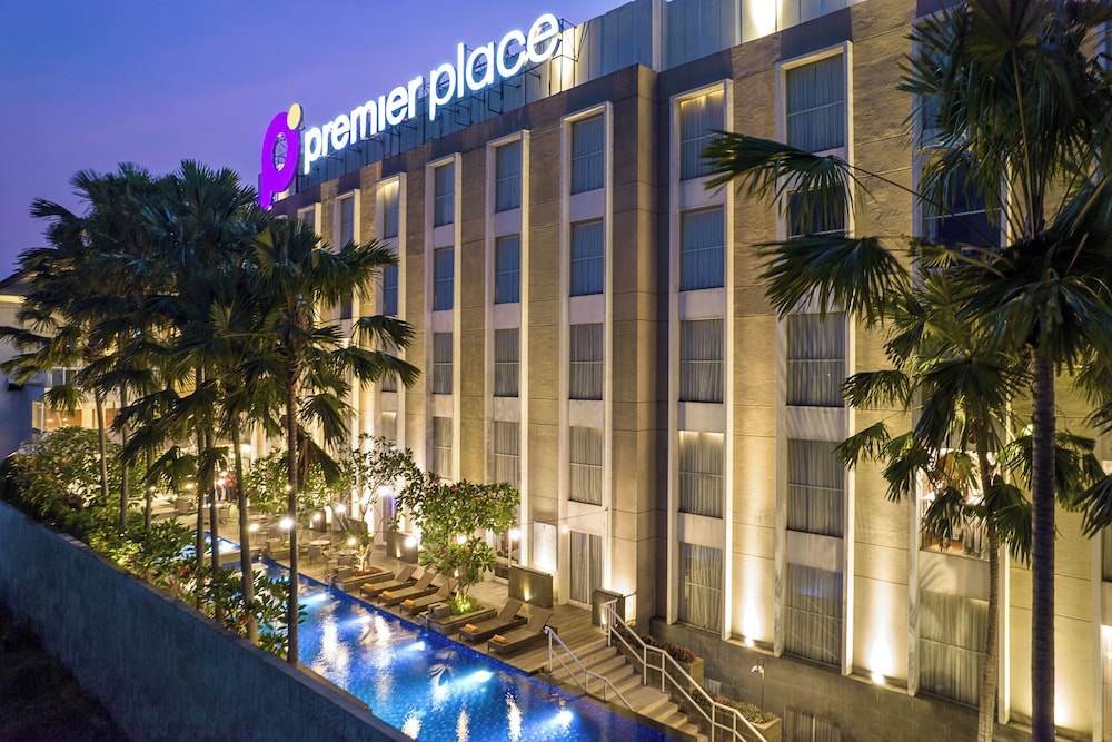 PREMIER PLACE HOTEL 2/61