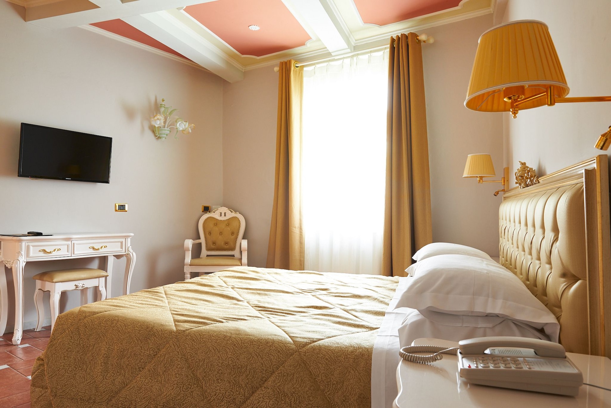 Room, Queen Bed, Garden Area، Villa Royal 4/5