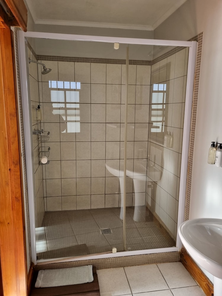 Standard, Triple, 3 Beds, Ashanti Guest House Gardens Hostel 8/10