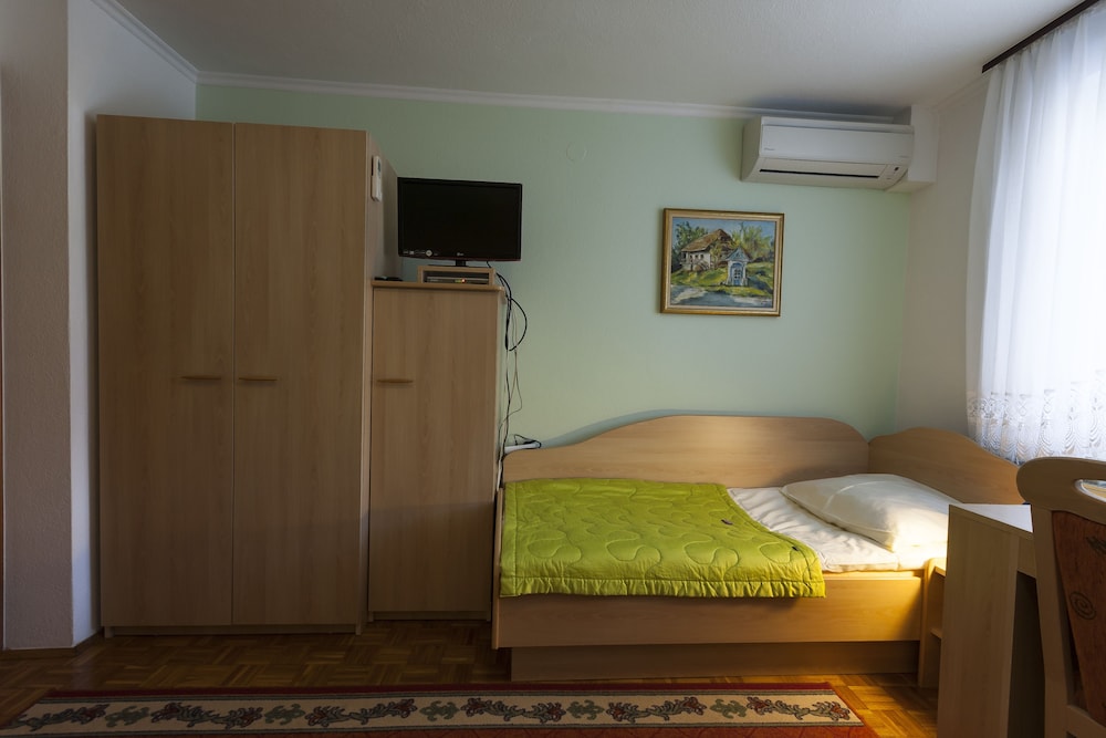 Rooms and Apartments Jana 24/76