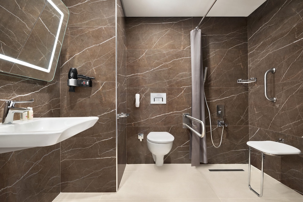 Ramada by Wyndham Izmir Aliaga 44/48