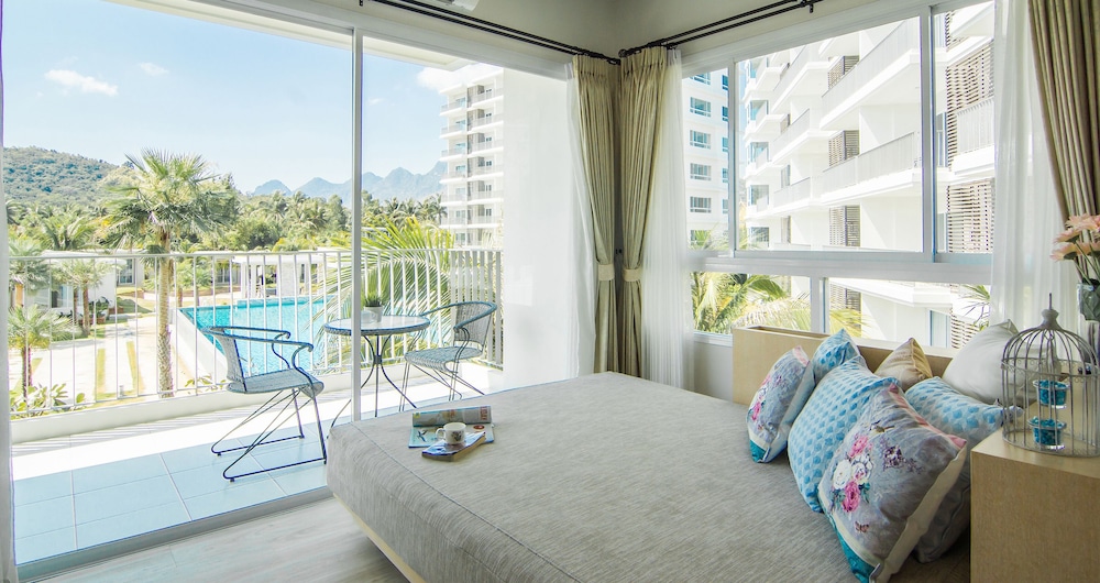 The Sea Condominium 38/67