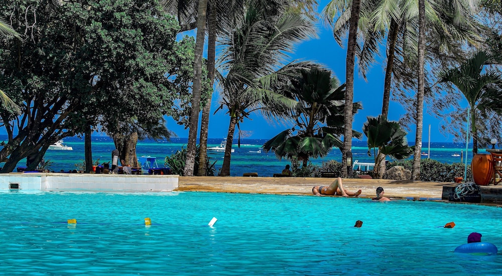 Papillon Lagoon Reef Hotel 52/61