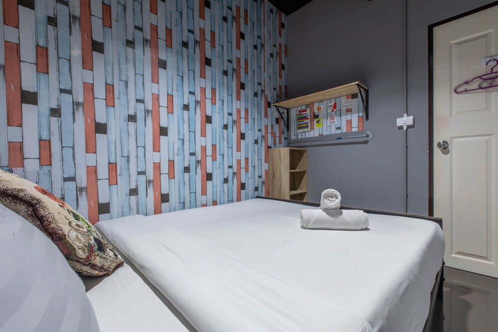 La Belle Nuit House 23/78
