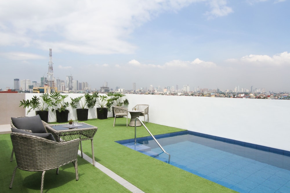 Privato Makati 37/41