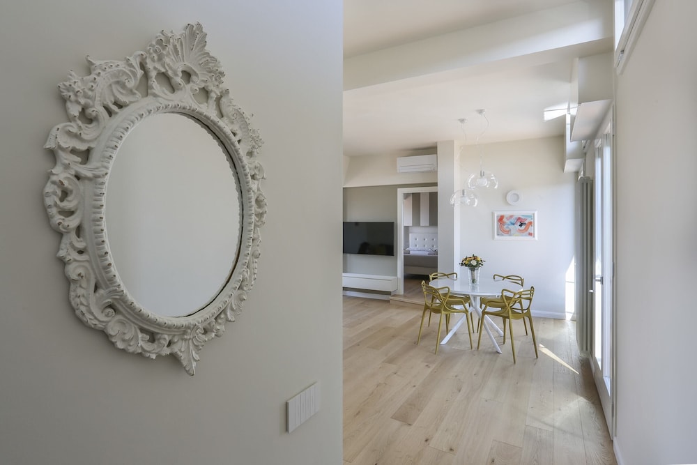 Penthouse With big Terrace in Oltrarno-hosted by Sweetstay 1/25