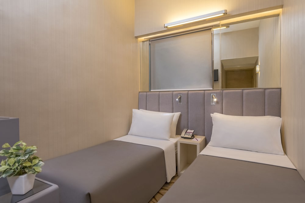 Silka Far East Hotel 48/50