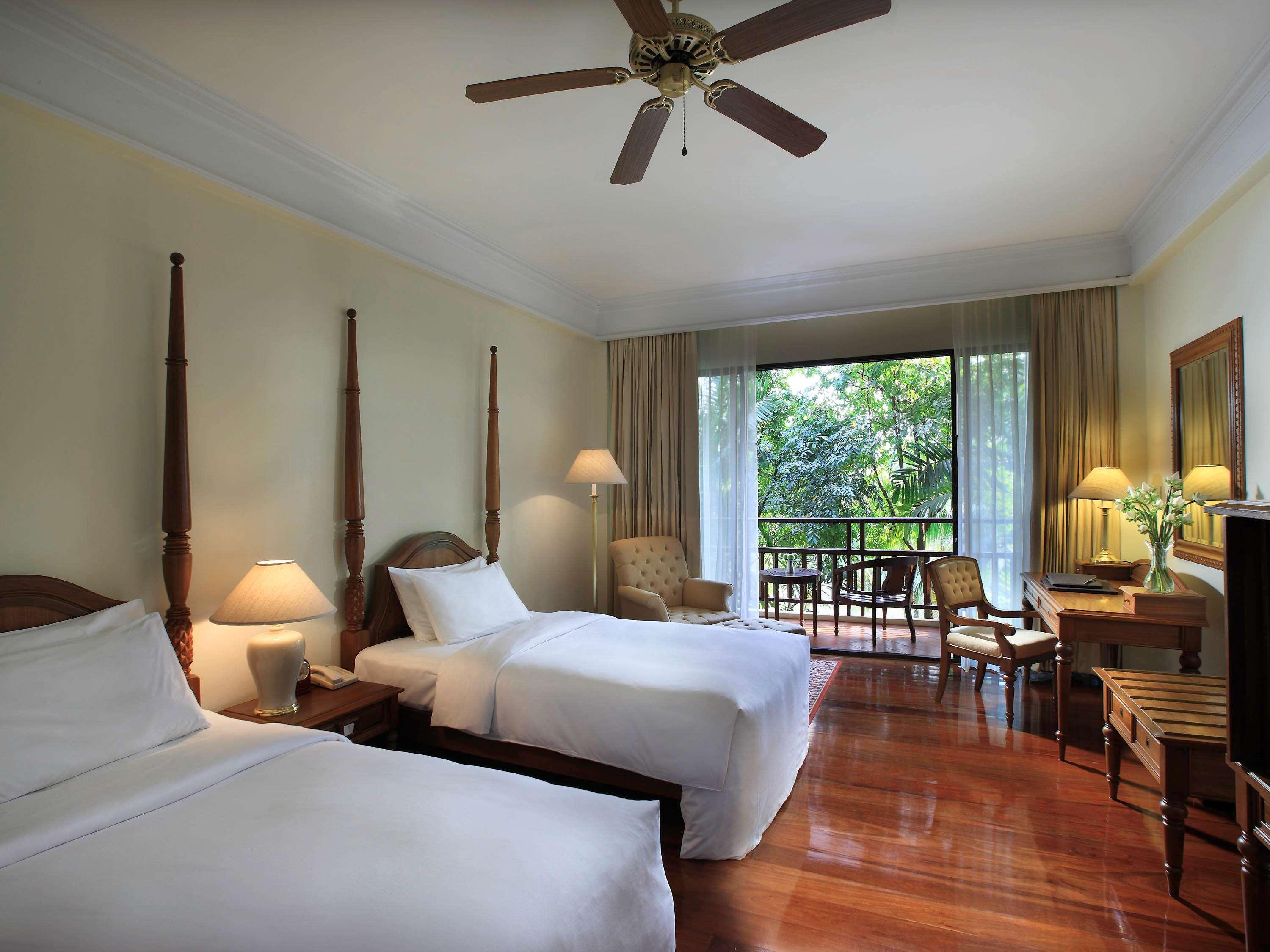 Luxury, Twin Beds