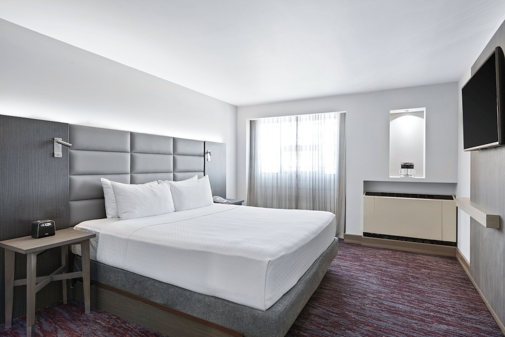 غرفة بريميوم بسرير كينج، Crowne Plaza San Jose La Sabana by IHG 2/6