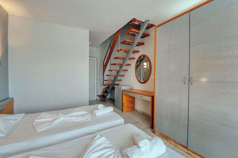 Mojo Hotel 25/60