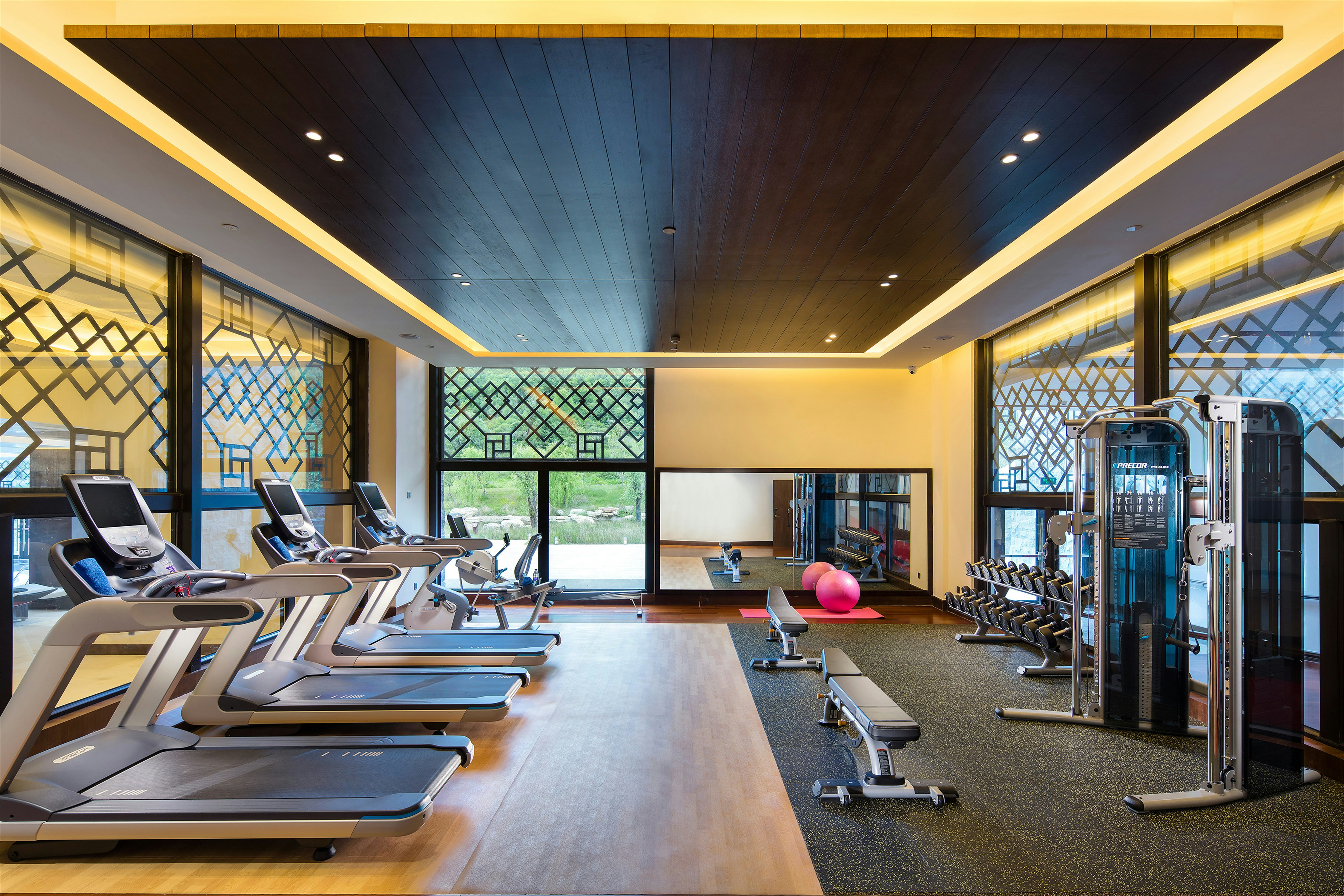 HILTON LINZHI RESORT 25/50