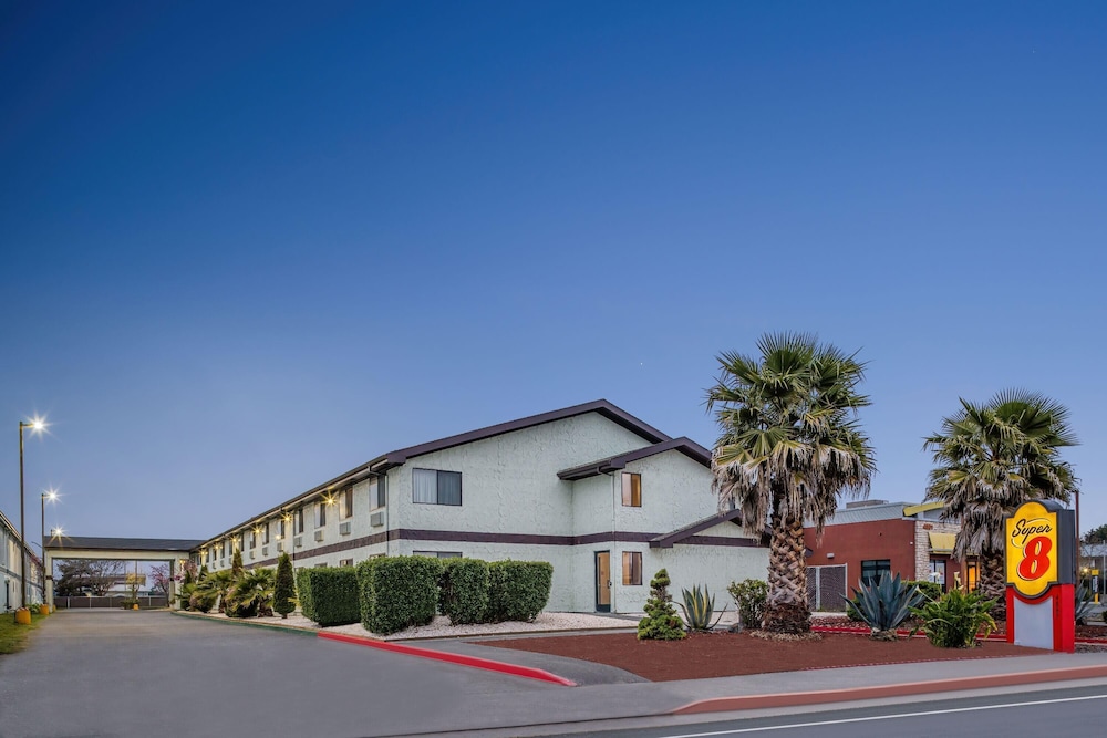 Super 8 By Wyndham Arcata in ARCATA - CA