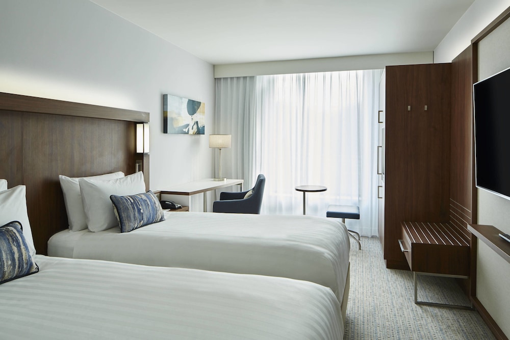 Courtyard by Marriott Luton Airport 12/57