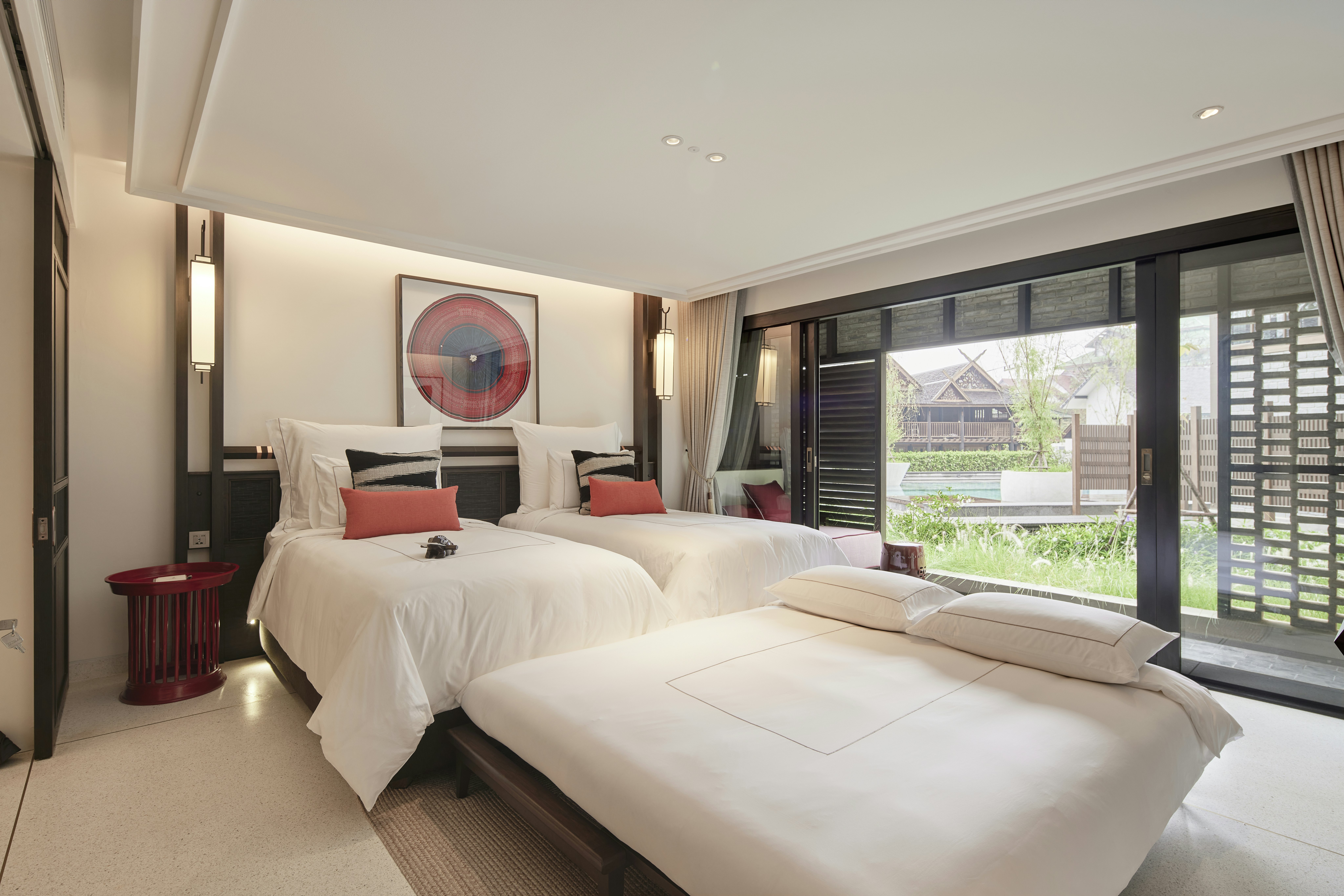 Deluxe, Balcony