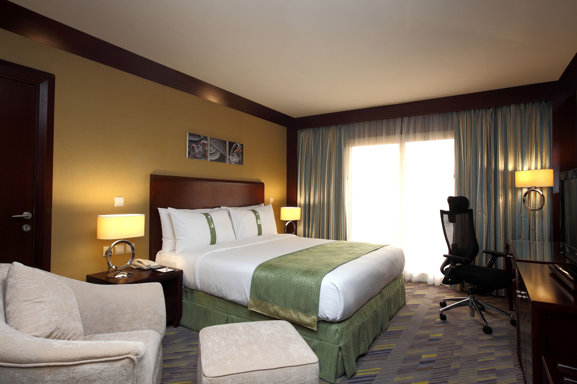 STANDARD, KING BED