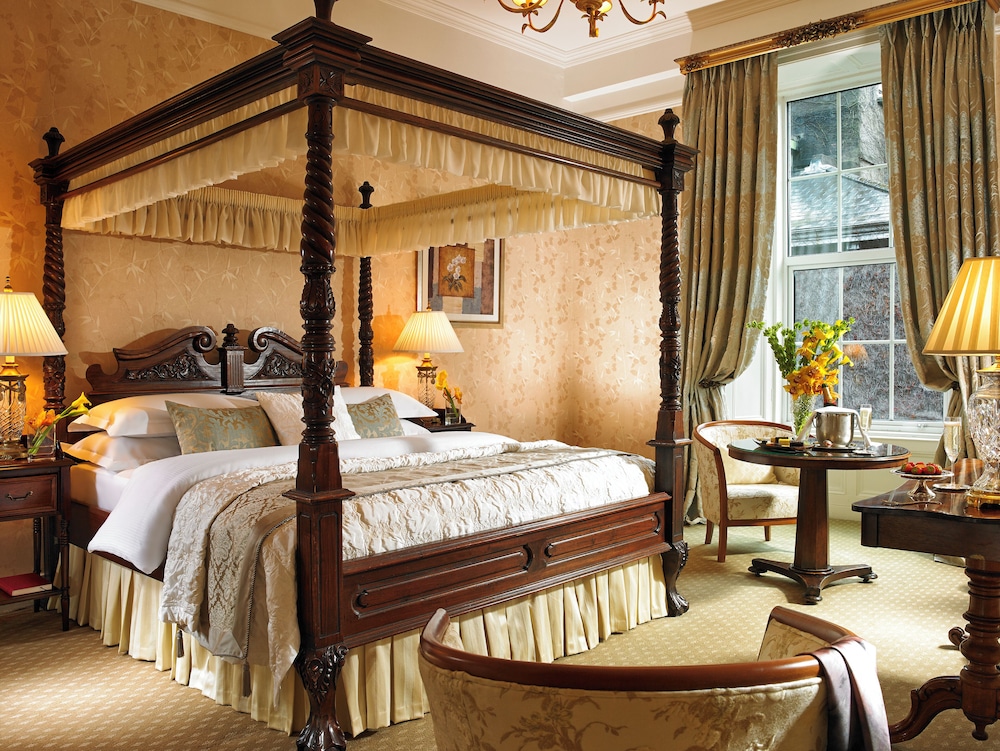 AMBASSADOR, SUITE