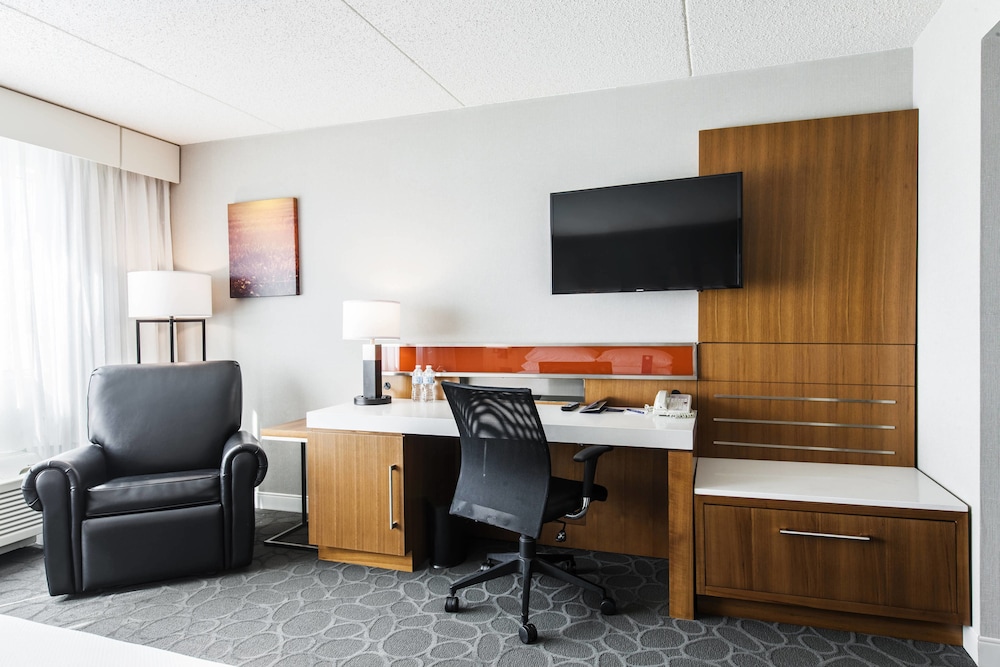 Delta Hotels By Marriott Fargo 48/53