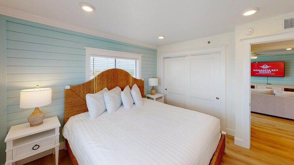 1 Bedroom, Suite, King Bed, Bay View, Sofa