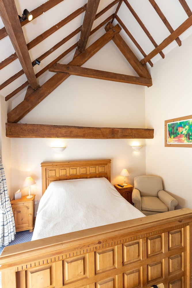 Church Farm Lodge 8/50