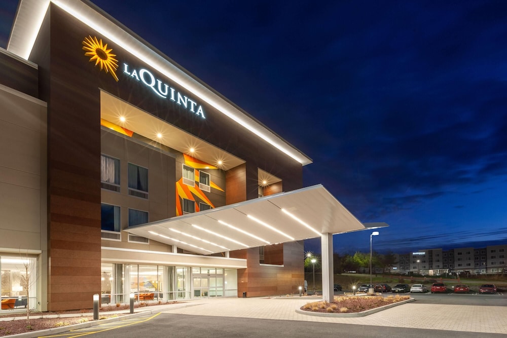 La Quinta Inn & Suites by Wyndham Middletown-Goshen 1/36