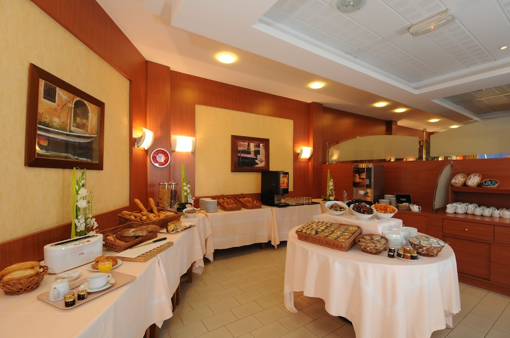 Brit Hotel Du Lac 17/43