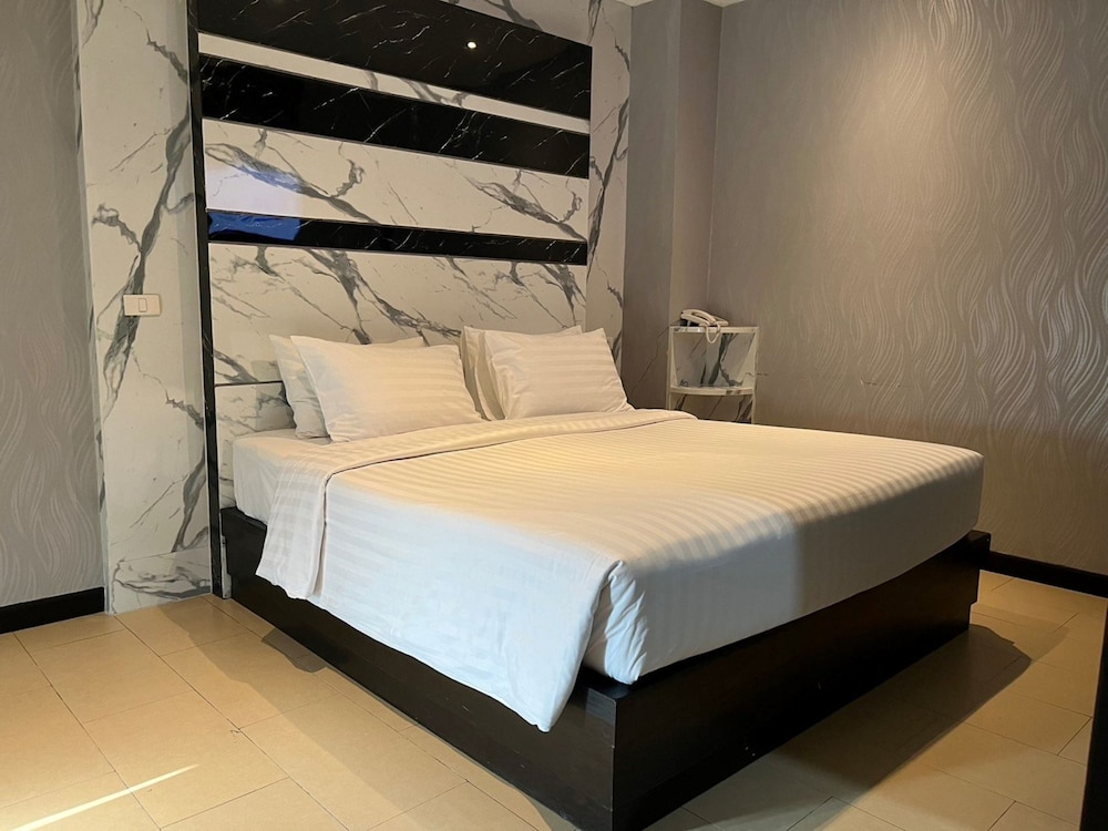 EXECUTIVE, SUITE