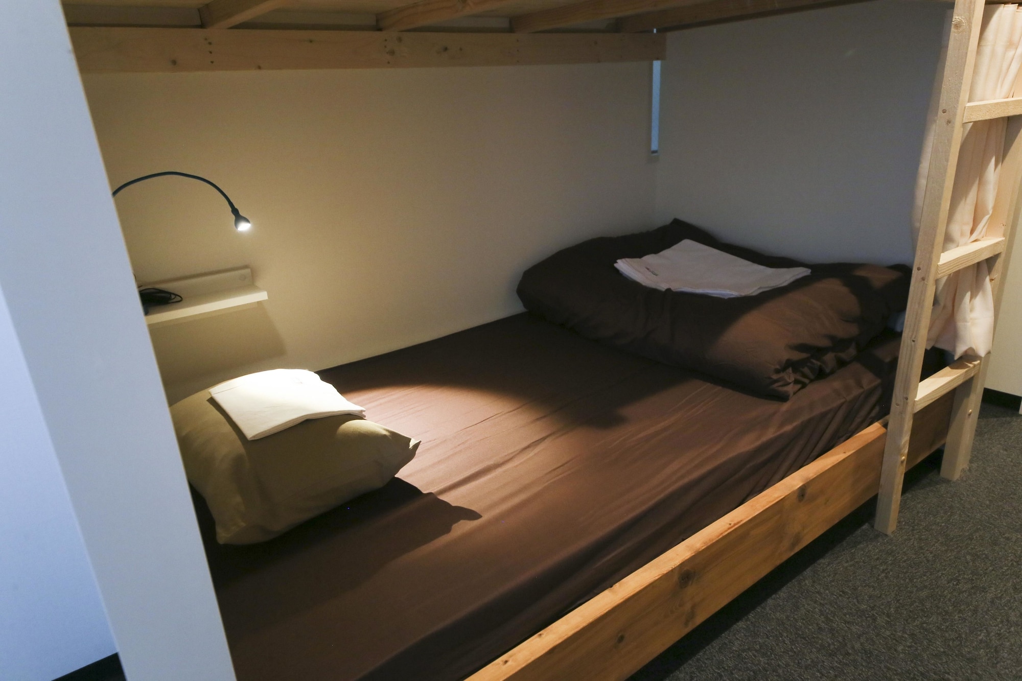 PRIVATE, 2 BUNK BEDS