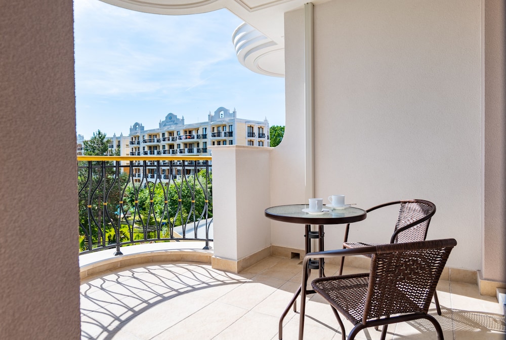 Harmony Suites 11, 12 Grand Resort 38/50