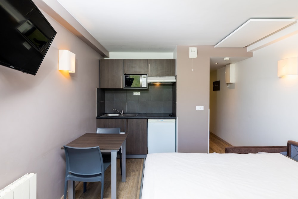 SOWELL RESIDENCES Cret Voland 6/50