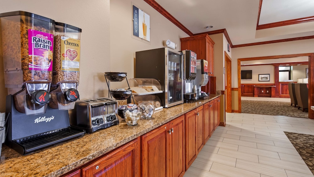 Best Western Plus Butterfield Inn 34/44
