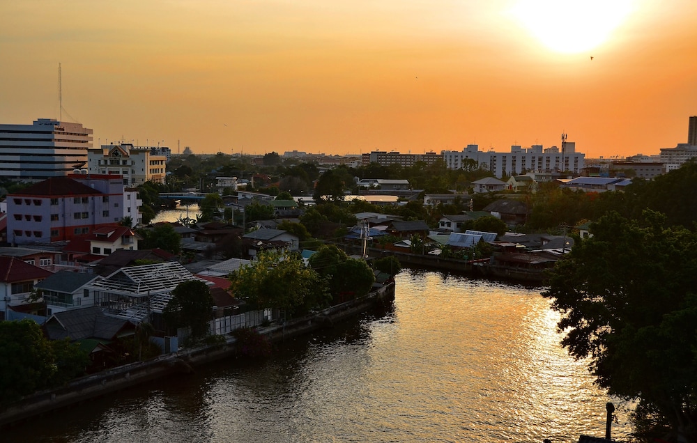 NORN Rimklong Bangkok Hotel 43/50