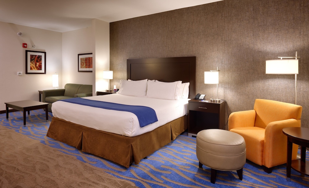 Holiday Inn Express Suites Overland Park 14/60