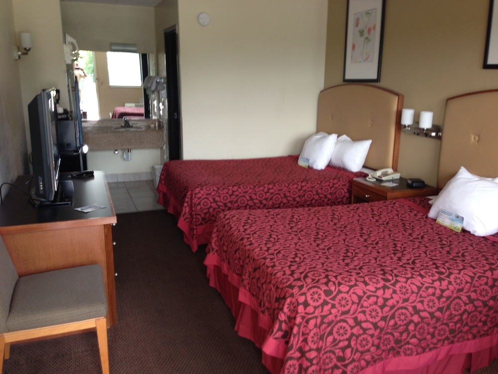 Days Inn by Wyndham Cloverdale Greencastle 10/50