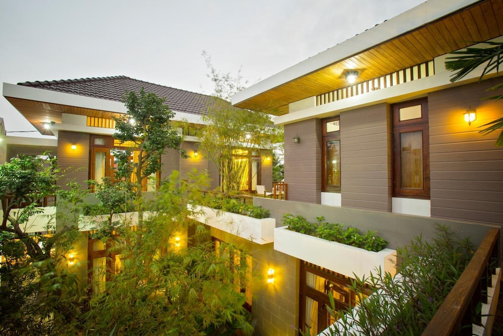 Hanging Garden Hoi An 11/56